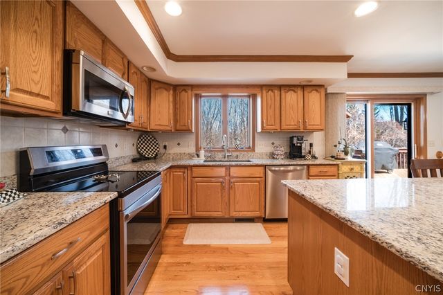 4320 Lazybrook Circle, Clay, NY 13088