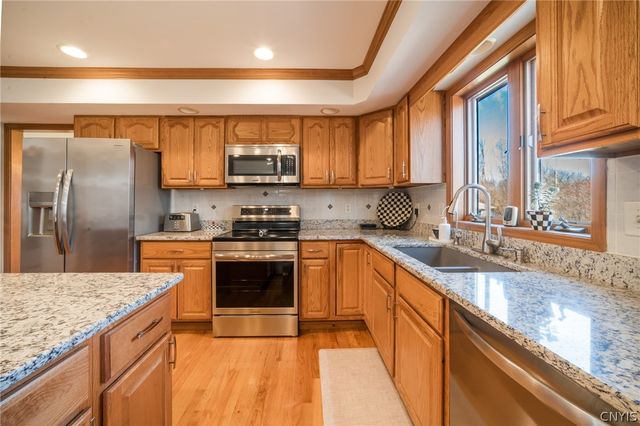 4320 Lazybrook Circle, Clay, NY 13088