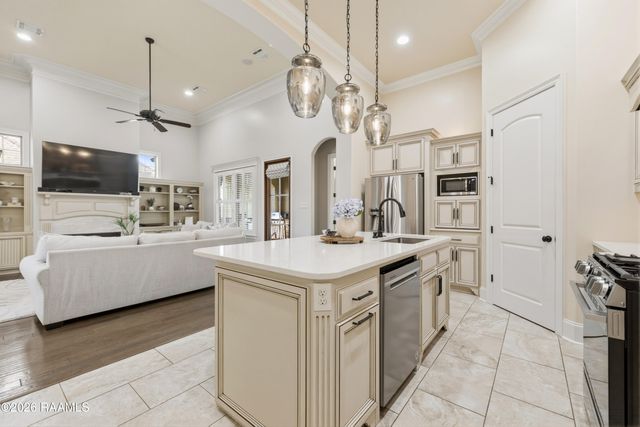 106 Rue De Chambery, Broussard, LA 70518