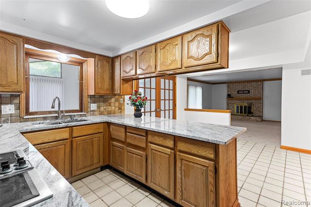 1880 Pelican Court, Troy, MI 48084