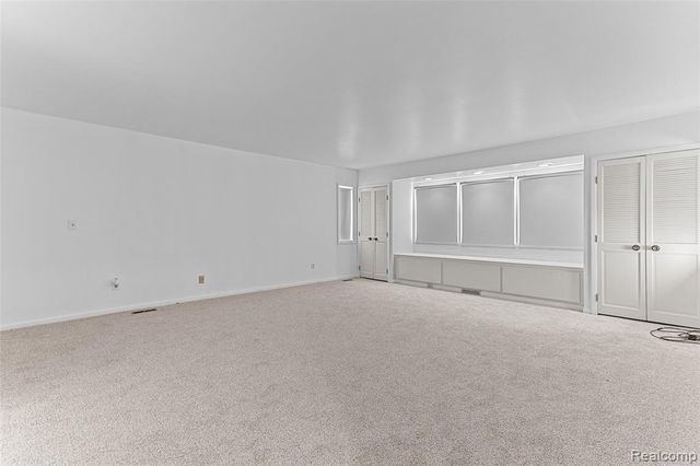 1880 Pelican Court, Troy, MI 48084