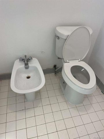 1880 Pelican Court, Troy, MI 48084