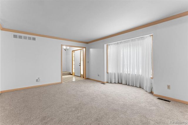 1880 Pelican Court, Troy, MI 48084