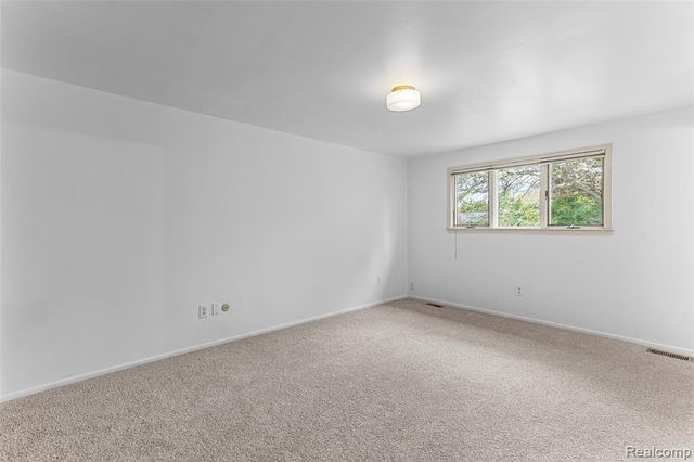 1880 Pelican Court, Troy, MI 48084