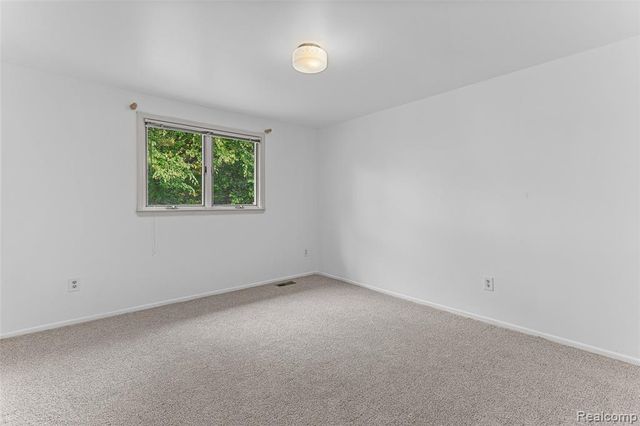 1880 Pelican Court, Troy, MI 48084