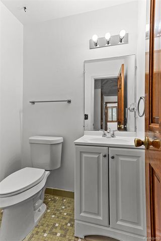 1880 Pelican Court, Troy, MI 48084