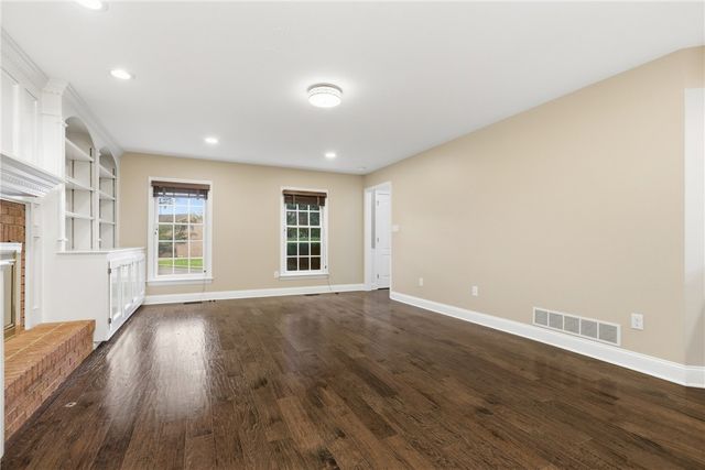 1915 Oakhurst Drive, Mccandless, PA 15101