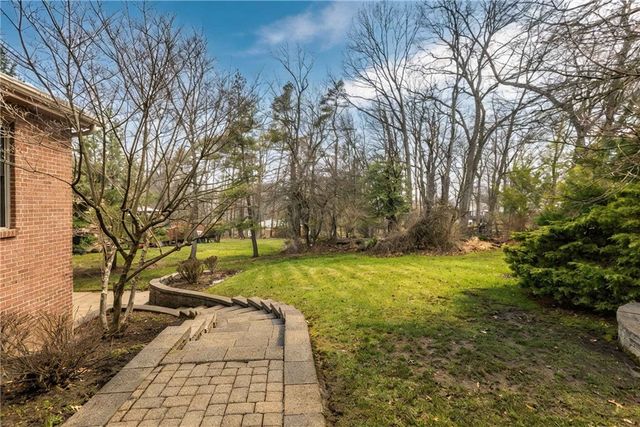 1915 Oakhurst Drive, Mccandless, PA 15101