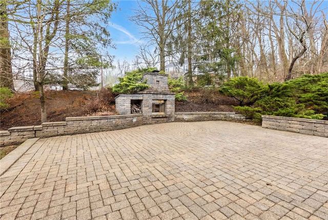 1915 Oakhurst Drive, Mccandless, PA 15101