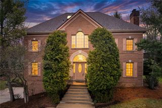 1915 Oakhurst Drive, Mccandless, PA 15101