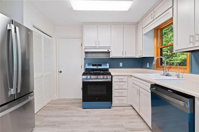 1274 W Wylie Bridge Rd, Woodstock, GA 30188