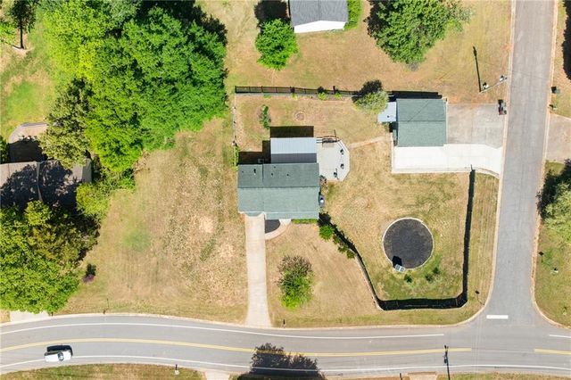 1274 W Wylie Bridge Rd, Woodstock, GA 30188