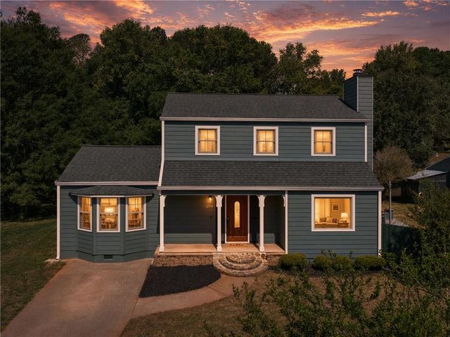 1274 W Wylie Bridge Rd, Woodstock, GA 30188