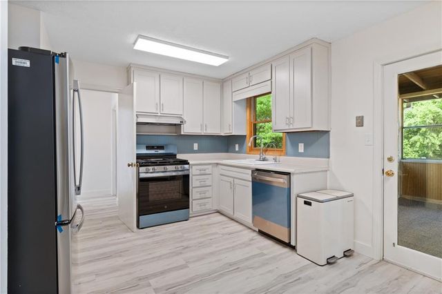 1274 W Wylie Bridge Rd, Woodstock, GA 30188