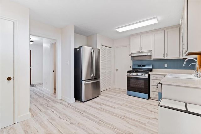 1274 W Wylie Bridge Rd, Woodstock, GA 30188
