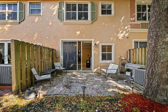 4967 Tradewinds Terrace 605, Fort Lauderdale, FL 33312