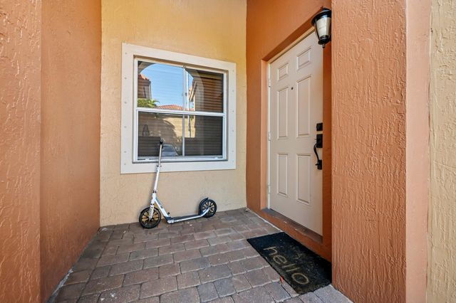 4967 Tradewinds Terrace 605, Fort Lauderdale, FL 33312