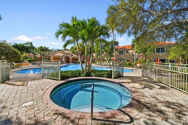 4967 Tradewinds Terrace 605, Fort Lauderdale, FL 33312