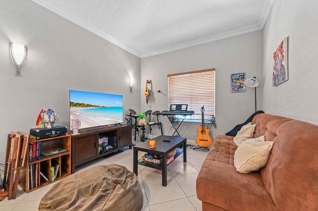 4967 Tradewinds Terrace 605, Fort Lauderdale, FL 33312