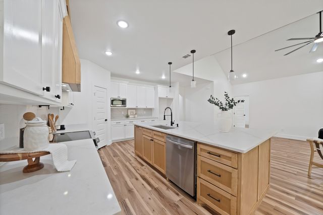 4900 Fitzhugh Avenue, Fort Worth, TX 76105