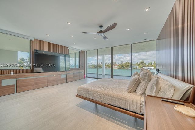7520 W Treasure Dr, North Bay Village, FL 33141