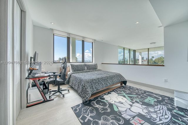 7520 W Treasure Dr, North Bay Village, FL 33141