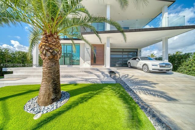 7520 W Treasure Dr, North Bay Village, FL 33141