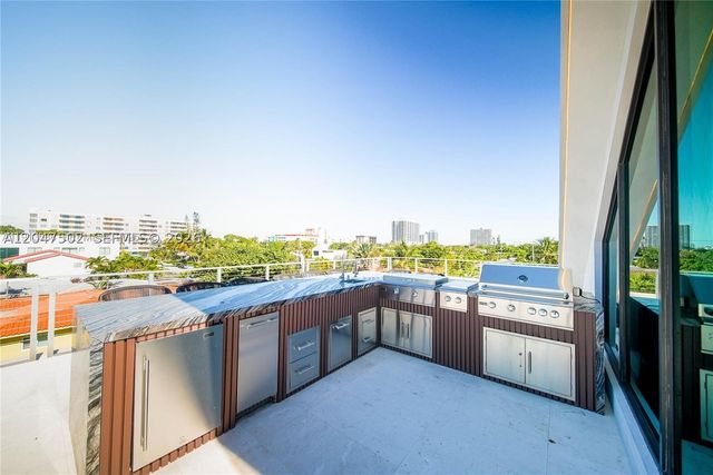 7520 W Treasure Dr, North Bay Village, FL 33141