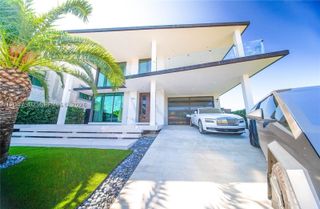 7520 W Treasure Dr, North Bay Village, FL 33141