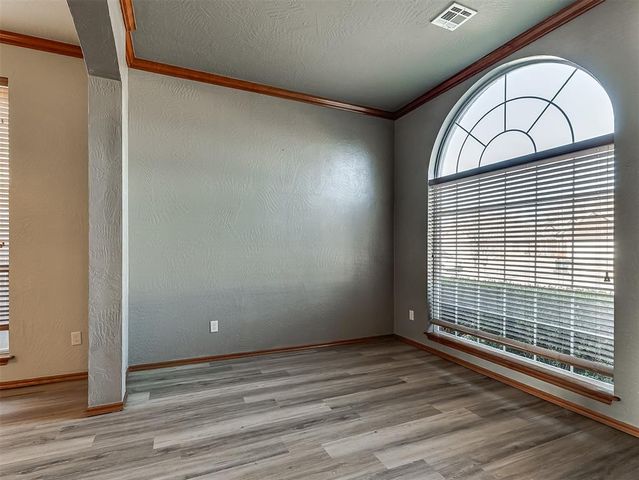 1824 NE 11th Street, Moore, OK 73160