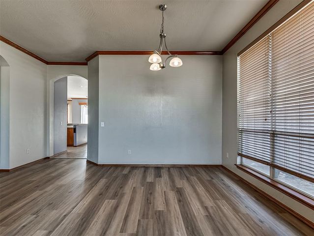 1824 NE 11th Street, Moore, OK 73160