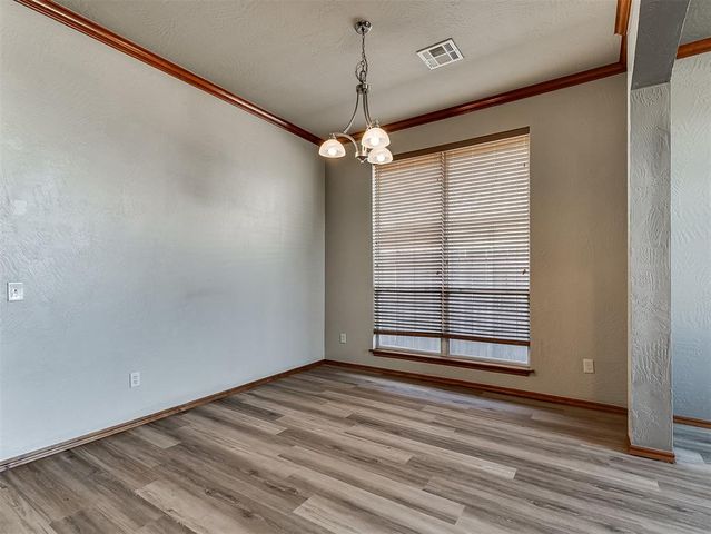 1824 NE 11th Street, Moore, OK 73160