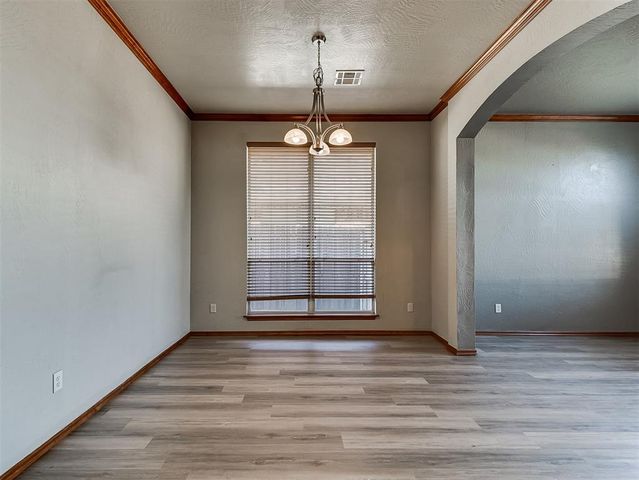 1824 NE 11th Street, Moore, OK 73160