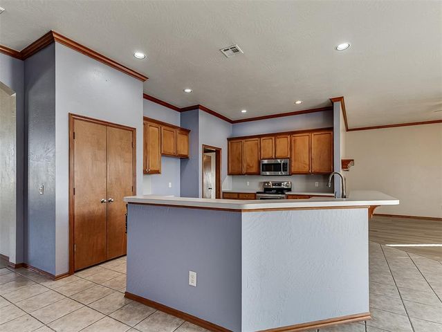 1824 NE 11th Street, Moore, OK 73160