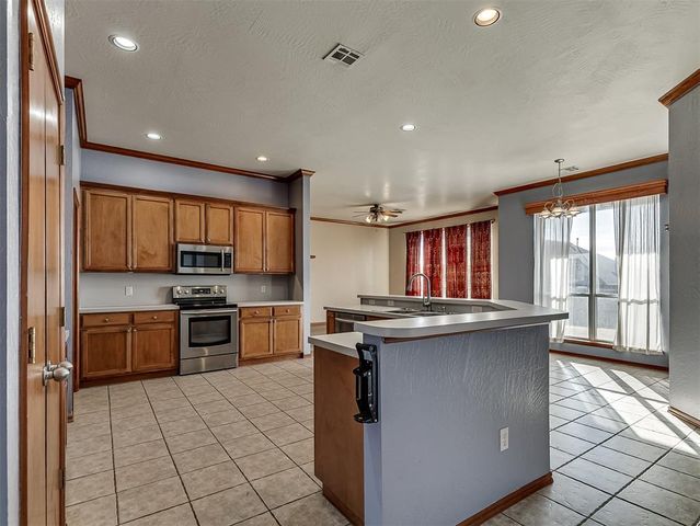 1824 NE 11th Street, Moore, OK 73160