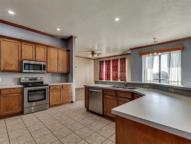 1824 NE 11th Street, Moore, OK 73160