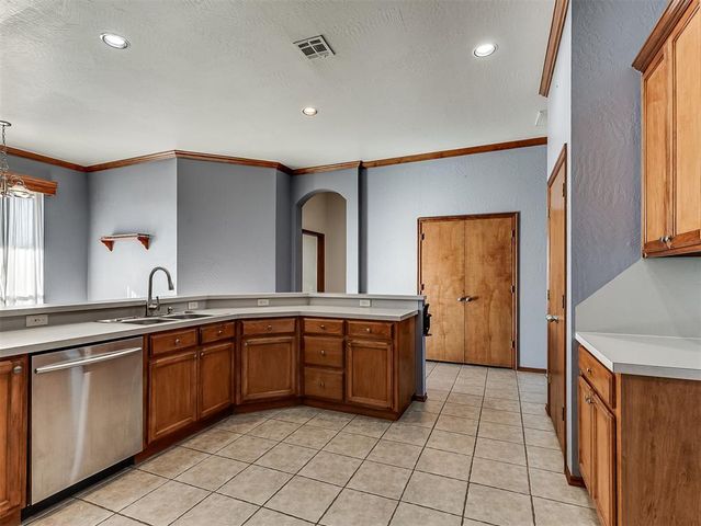 1824 NE 11th Street, Moore, OK 73160