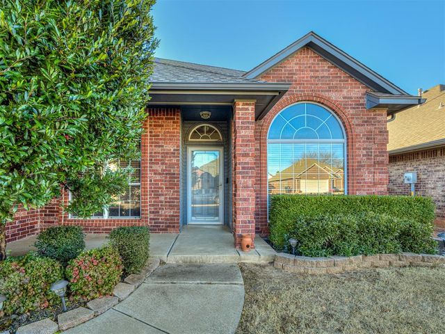 1824 NE 11th Street, Moore, OK 73160
