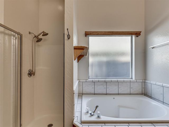 1824 NE 11th Street, Moore, OK 73160