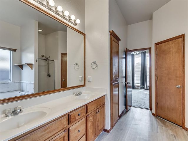 1824 NE 11th Street, Moore, OK 73160