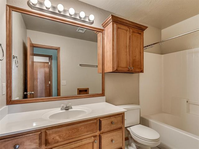 1824 NE 11th Street, Moore, OK 73160