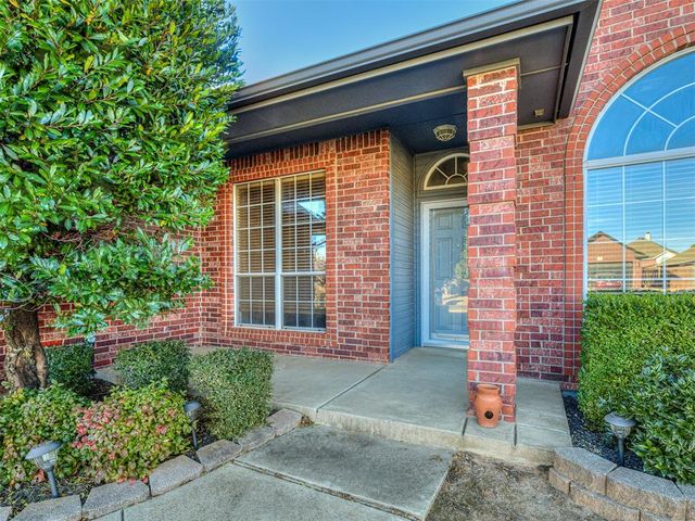 1824 NE 11th Street, Moore, OK 73160