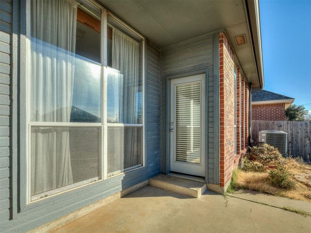 1824 NE 11th Street, Moore, OK 73160