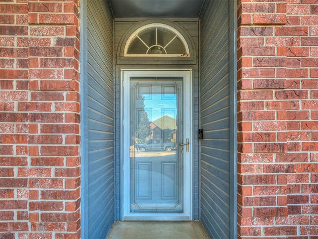 1824 NE 11th Street, Moore, OK 73160