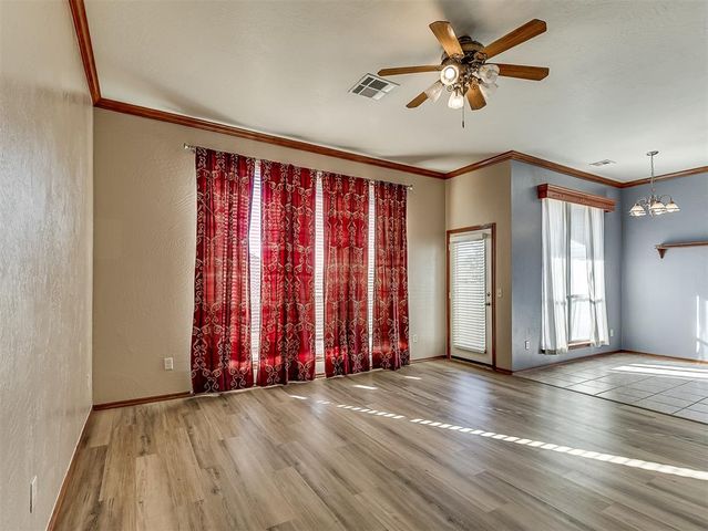 1824 NE 11th Street, Moore, OK 73160