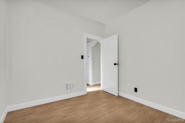 5777 Lakepointe Street, Detroit, MI 48224