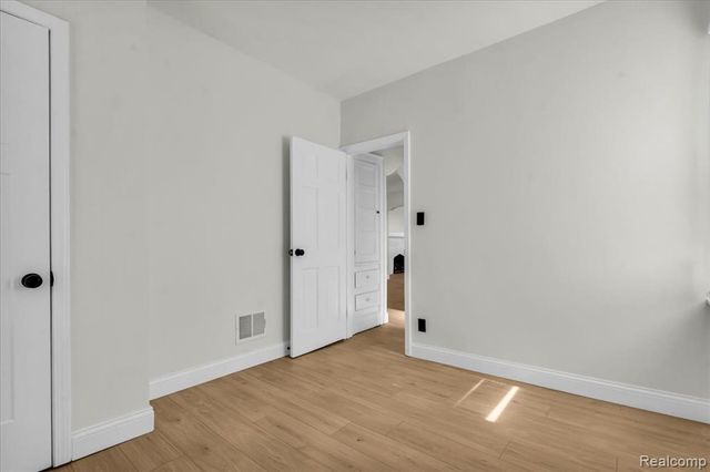 5777 Lakepointe Street, Detroit, MI 48224