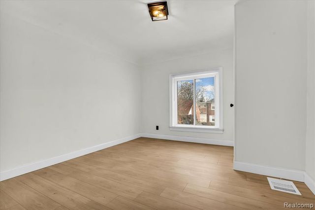 5777 Lakepointe Street, Detroit, MI 48224