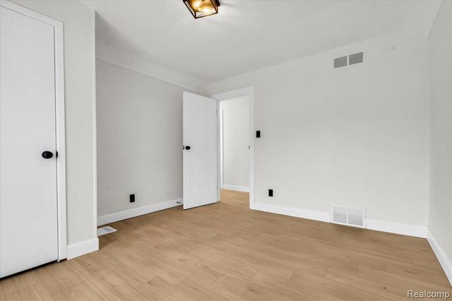 5777 Lakepointe Street, Detroit, MI 48224