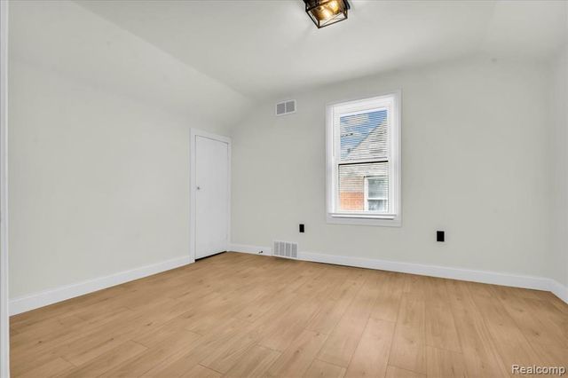 5777 Lakepointe Street, Detroit, MI 48224